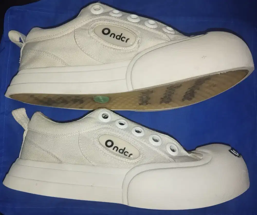Sepatu Putih Ondcr
