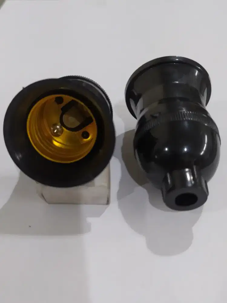 Fitting lampu gantung E27 Hitam Otaku