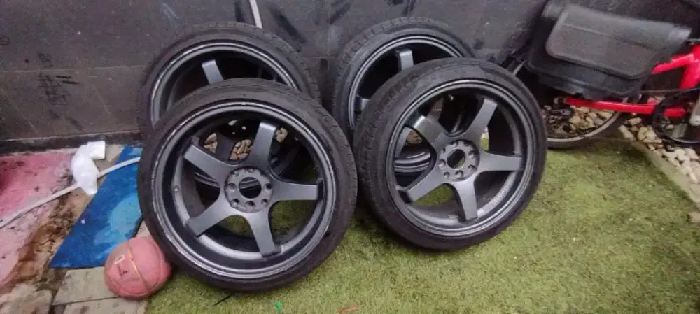 Velg dan ban R17 double PCD 4x100/114 Advan Racing