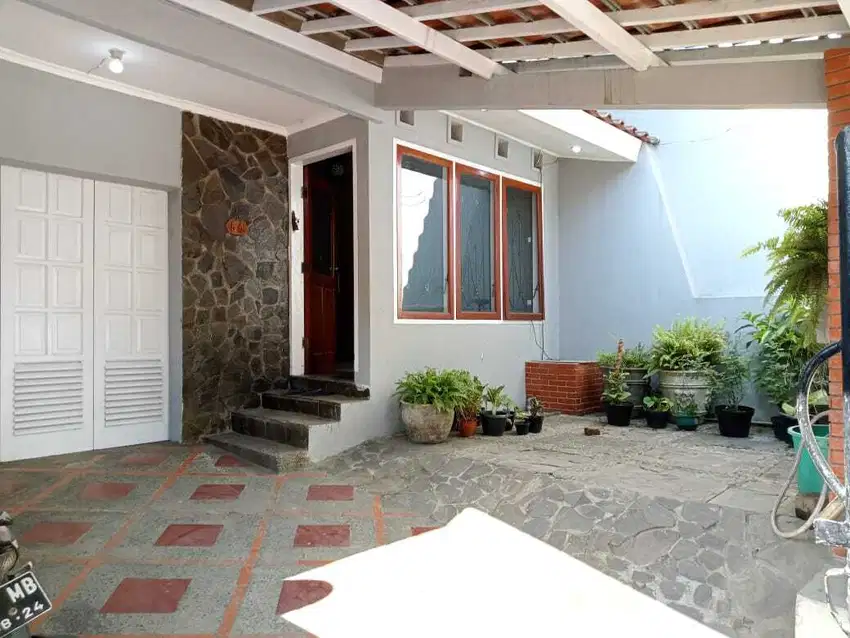 Rumah Cantik 2 lantai di Cicadas Cikutra Bandung