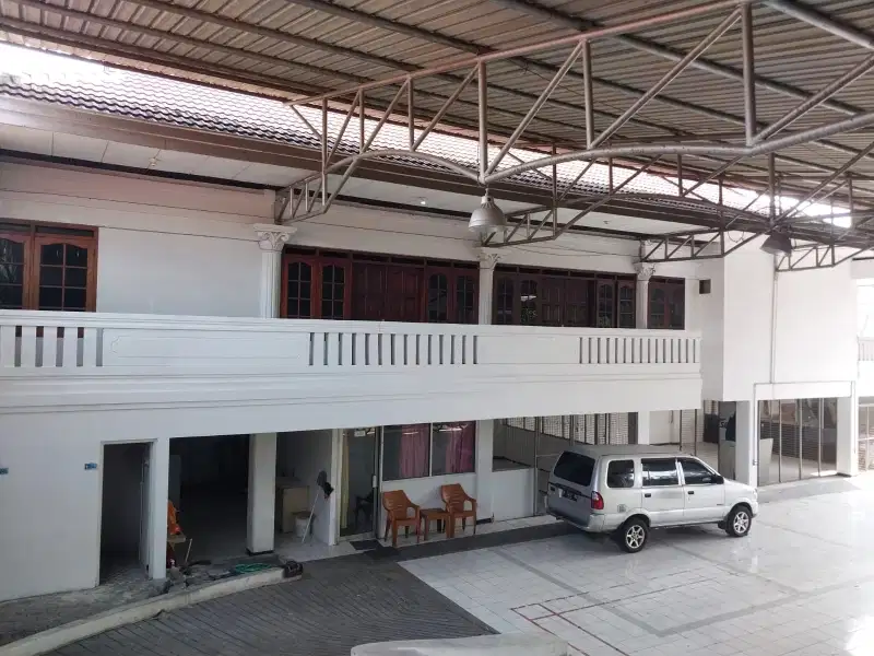 Disewakan Gedung komersial ex showroom Di Pusat Kota Semarang