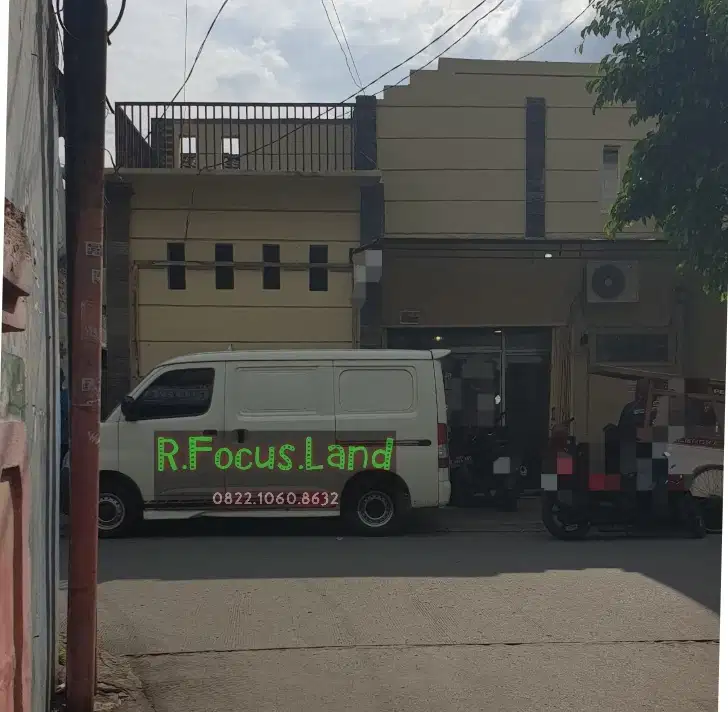 Rumah Klinik Dokter Kios Usaha Pinggir Jalan di CILEDUG