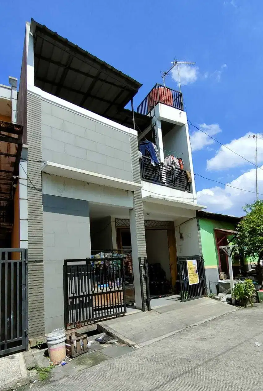 Rumah plus Usaha Air Isi Ulang dan Kontrakan 2 Pintu di Bekasi Jaya