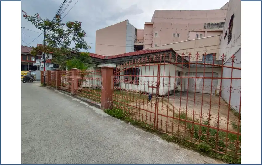 DIJUAL CEPAT RUMAH di Hanya 50 meter dari JL. JENDRAL SUDIRMAN – HM