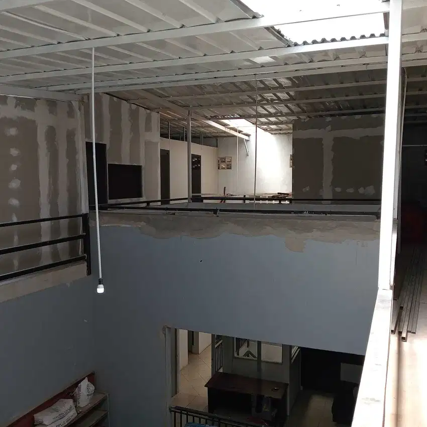 Rumah + Tempat Usaha 3 Lantai di Komp Sanggar Hurip Soekarno Hatta