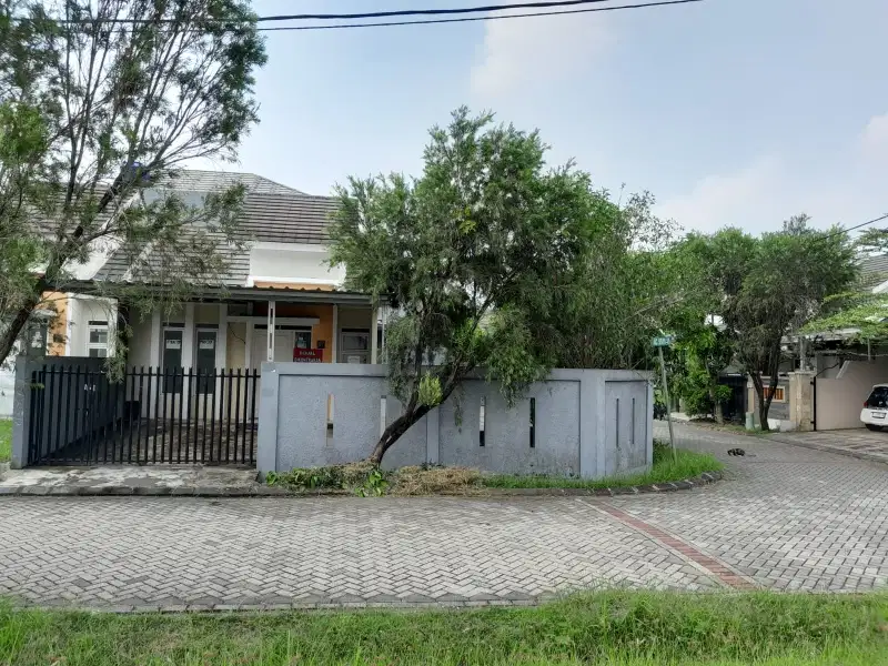 Dijual rumah hoek sdh dipagar keliling di Citra Indah