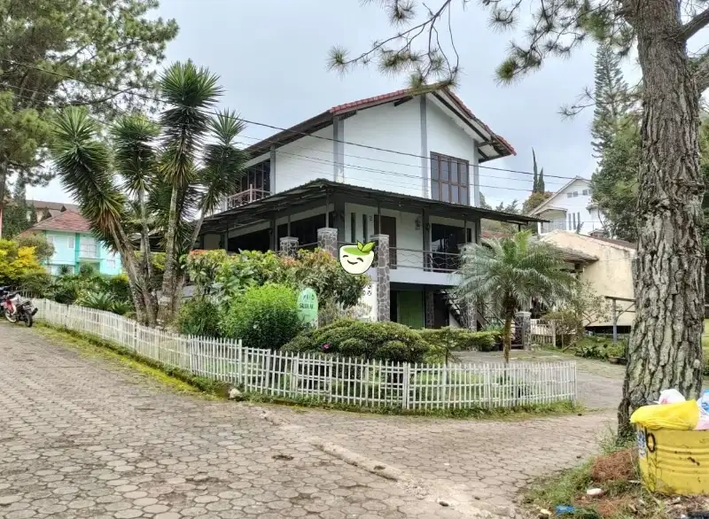 RUMAH VILLA ISTANA BUNGA LEMBANG BANDUNG