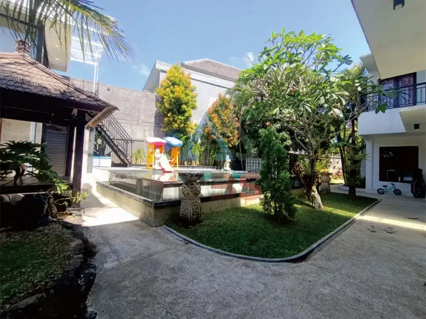 FOR SALE VILLA CANTIK DENGAN TAMAN INDAH DEKAT GERBANG TOL NUSA DUA