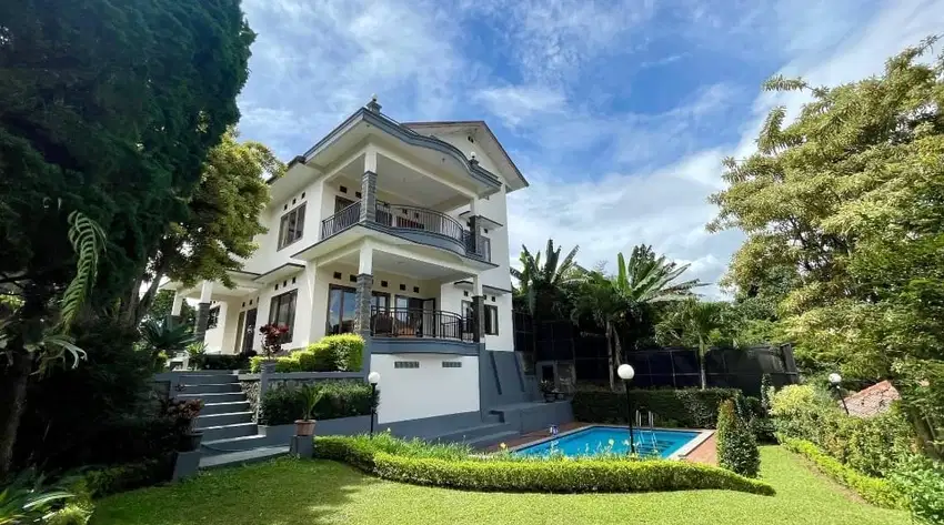 Villa Perdana 1, full furnished luas 669m SHM Cisarua Bogor