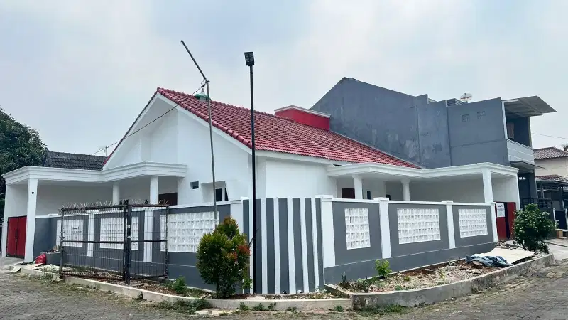 Di Jual Cepat Posisi Hoek Rumah di Cluster Pinus Taman Royal