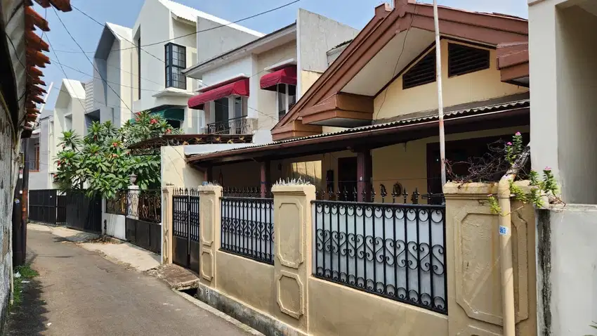 Dijual rumah hunian di jl,tebet timur dalam lokasi dekat taman.