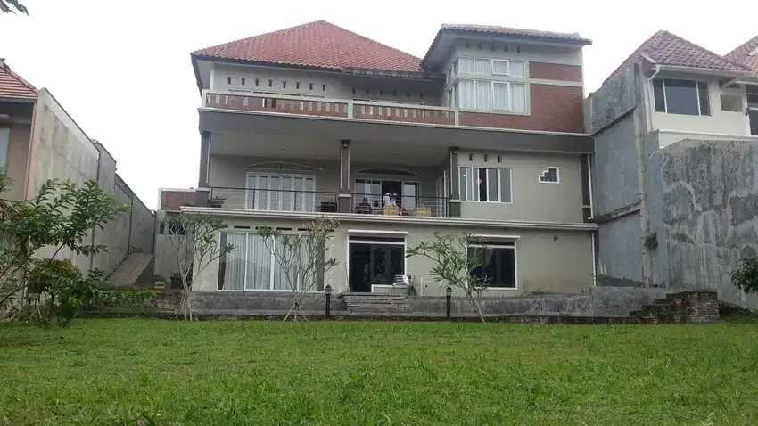 Rumah besar Luas Full Furnished, di Kota Baru Parahyangan Padalarang.