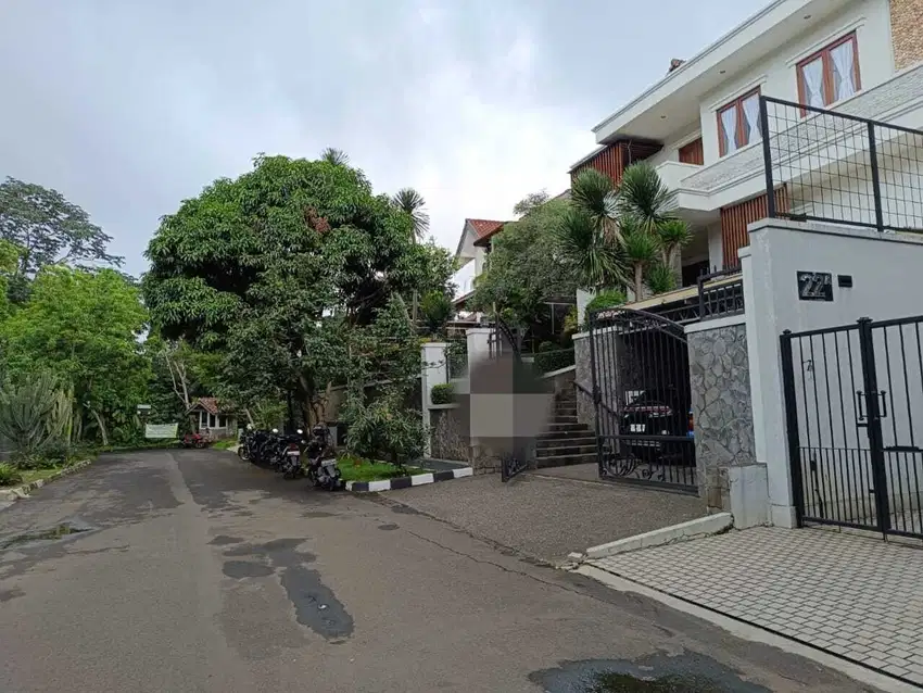DIJUAL RUMAH MEWAH DIPUSAT KOTA