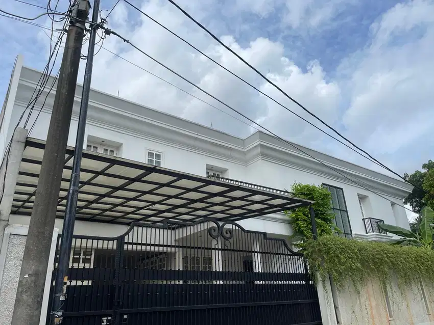 Dijual Rumah Mewah Siap huni 2 Lantai di Tanah Kusir, Jakarta Selatan.