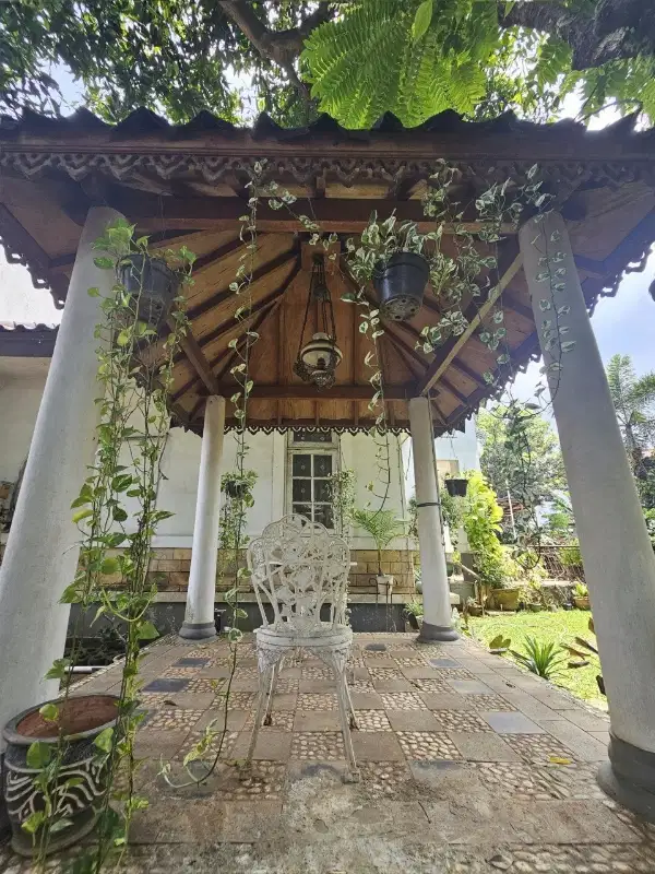 Rumah Lama 1,5 Lantai Area Tenang Di Area Pakubuwono