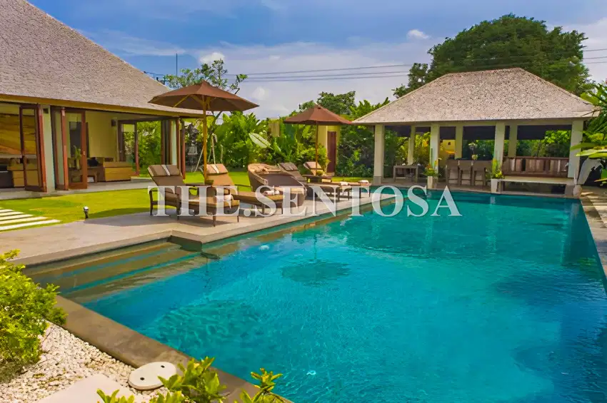 BEACHSIDE ETHNIC VILLA AT BATUBELIG BEACH SEMINYAK