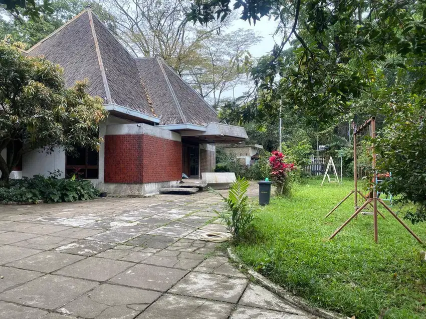 Disewakan Rumah Hook Parkir Luas Cipaganti Bandung