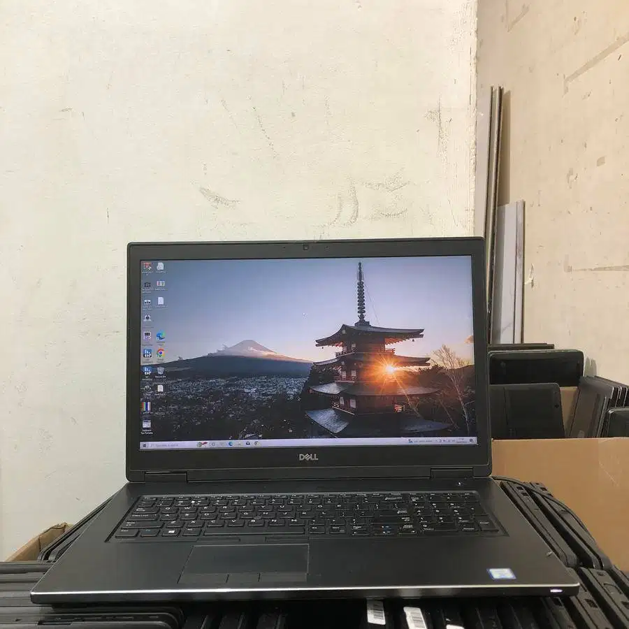 DELL PRECISION 7730 CORE I7 GEN 8 RAM 32 SSD 512GB D-SKI