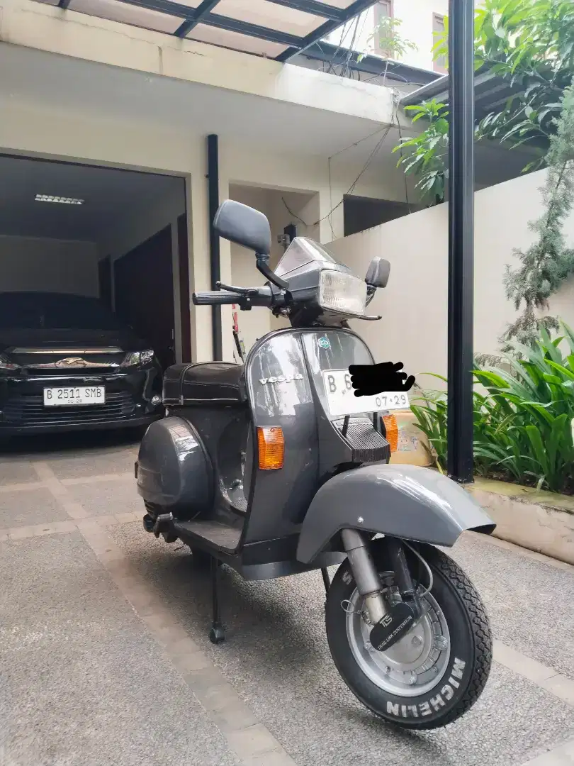 Vespa Excel 200 kondisi seperti baru