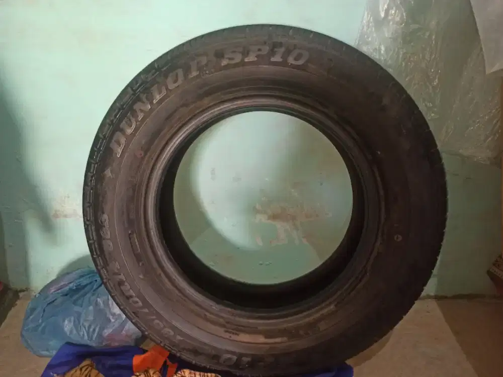 Ban Luar Mobil Dunlop 185 / 70 R 14  produksi X3724