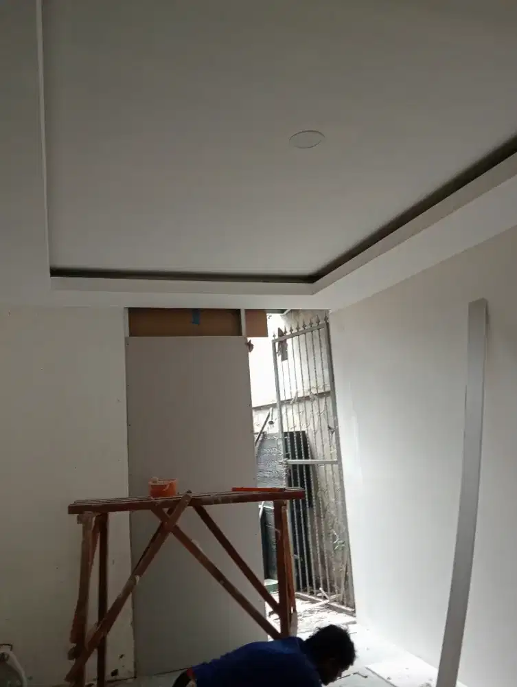 Pasang gipsum dan partisi dan PVC dan Lisolding