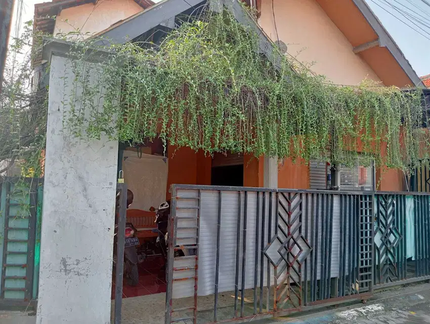 Rumah di Sawunggaling Jemundo Taman Sidoarjo