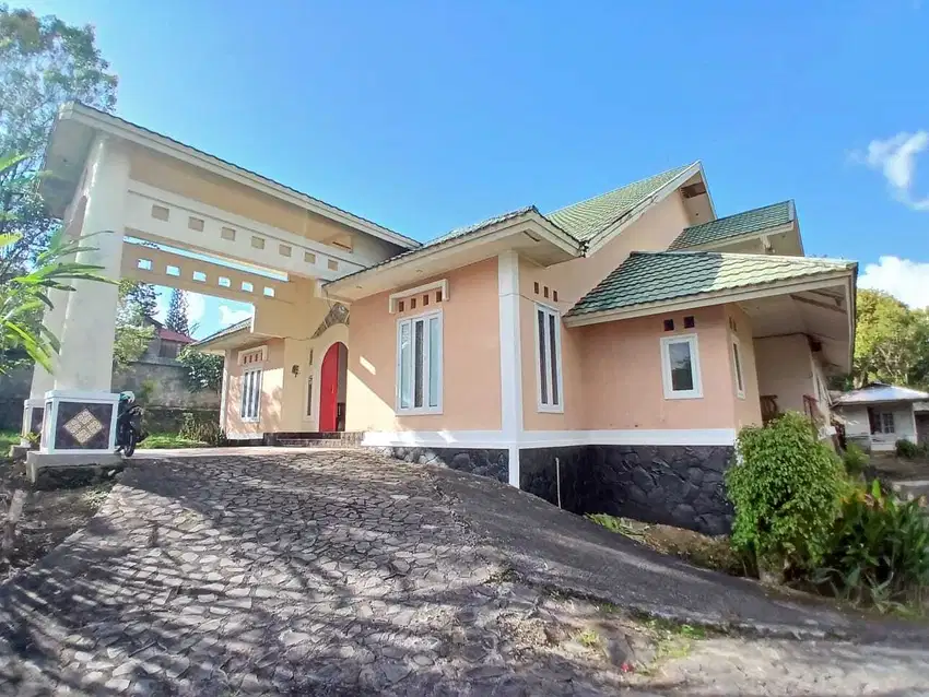 Dijual Rumah Jl Pertamina. Kolongan satu. Tomohon