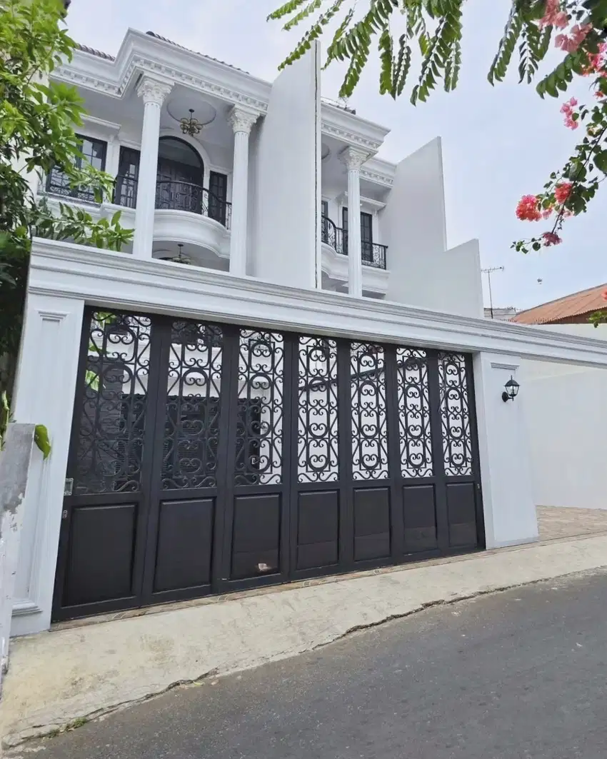Rumah DIjual Pejaten. UNIT BARU, American Classic, Jalan 2 Mobil