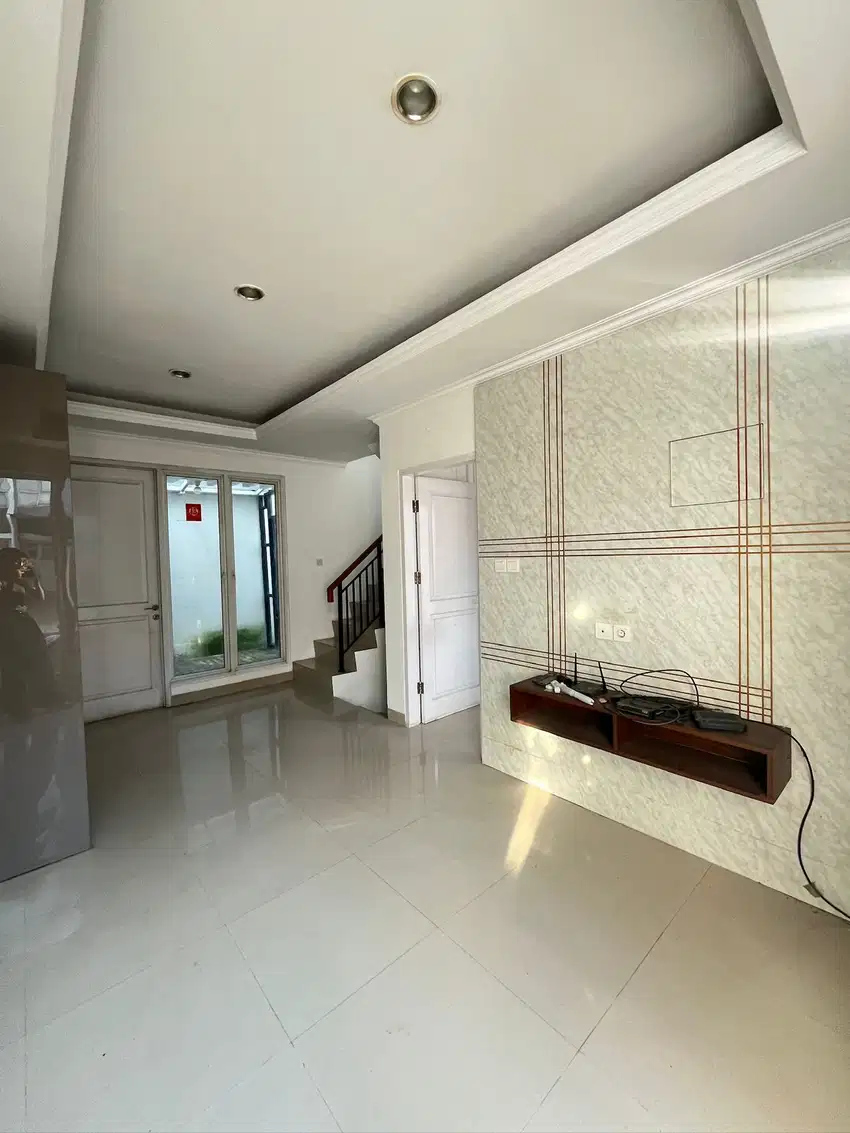 Dijual Rumah 3 Kamar Tidur Milano Gading Serpong Semi Furnish