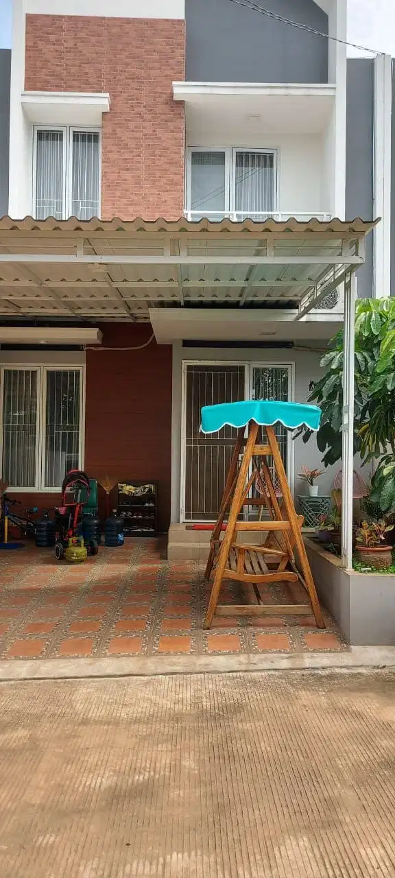 Dijual murah sekali 2 lantai ada furnishednya dalam cluster