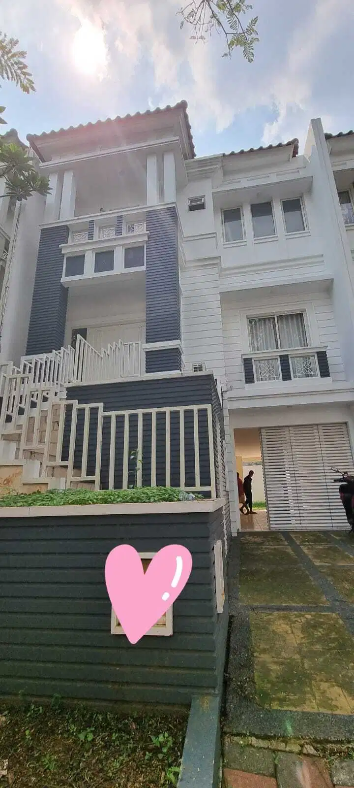 DISEWAKAN! Rumah megah di Garden House PIK 1