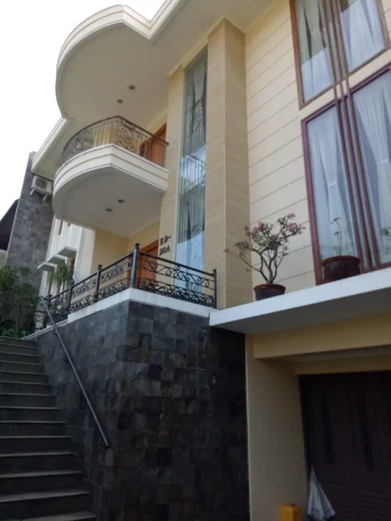 Dijual Rumah Di Sarijadi, 2,5 Lantai Komplek Setraduta Ada Tamannya