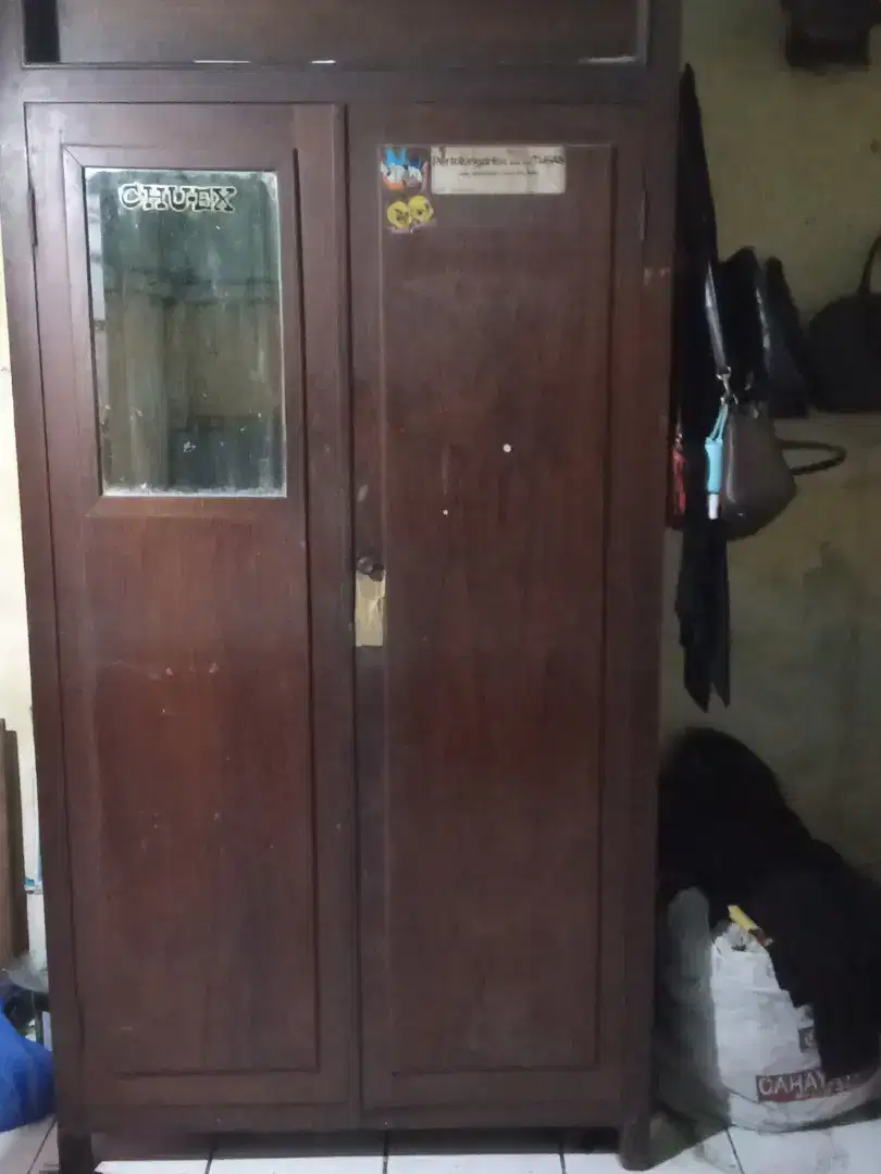Lemari Jati Tua Asli Jepara – 2 Pintu, full kayu solid,kokoh dan antik