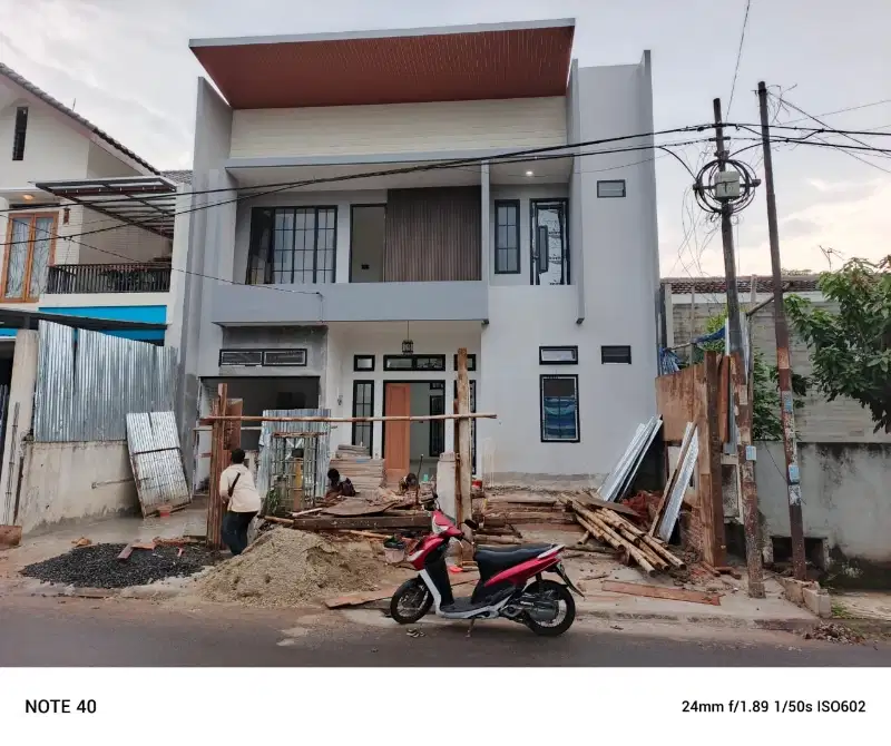 Rumah Baru. 2 lantai. Bebas Banjir.  Aman. Dekat Sekolah.