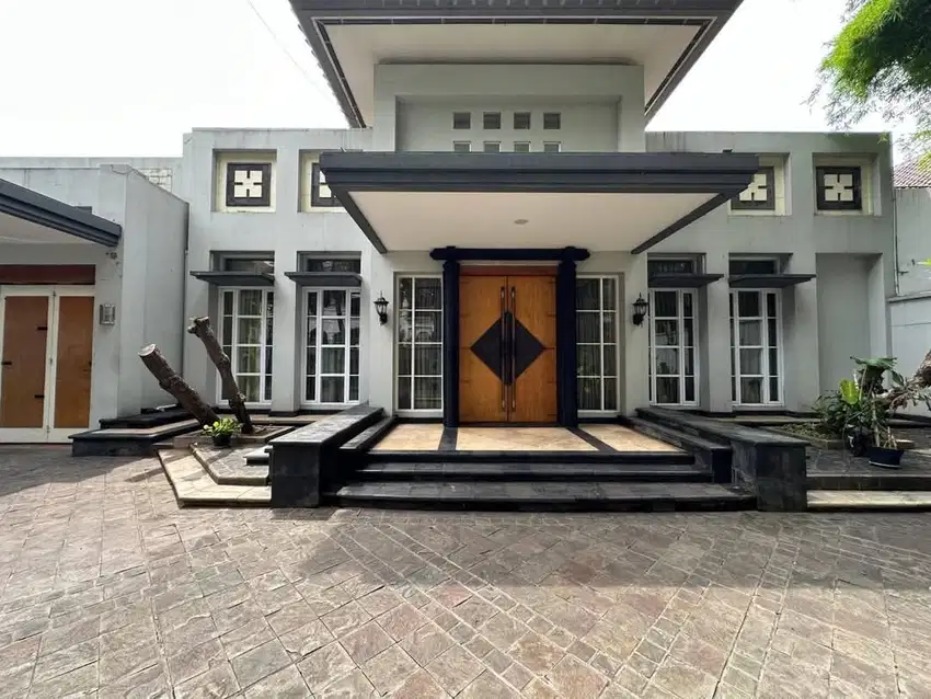 jual rumah pinggir jalan raya di menteng
