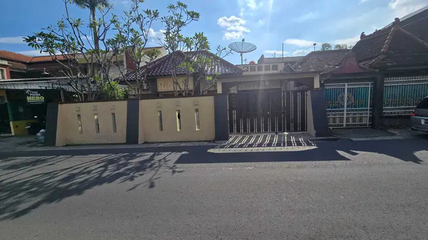 Rumah Bagus Nuansa Villa Bali Dekat Jalan Adi Sucipto Colomadu Solo