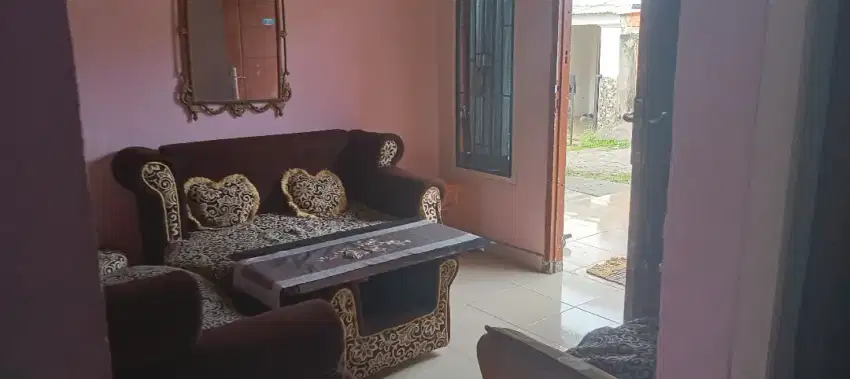 Dikotrakkan rumah beserta isinya