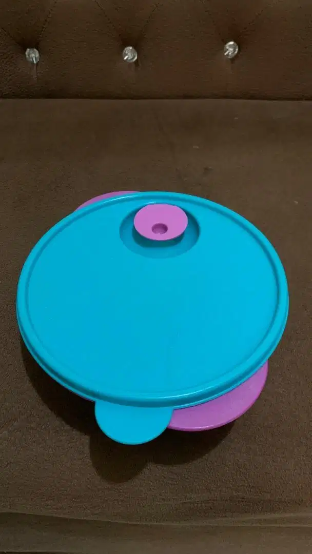 Tempat makan Tupperware CWL