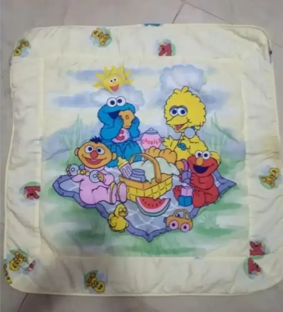 Selimit bedong bayi baby sesame street