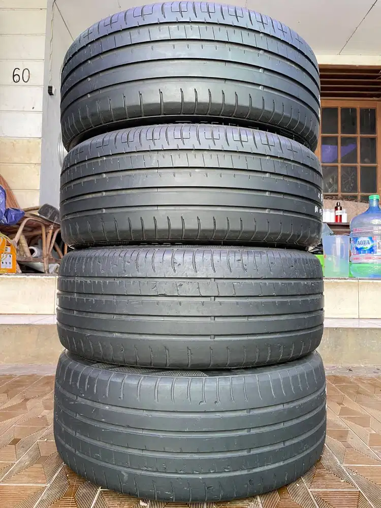 Ban Accelera PHI R 235 50 r18 4Pcs