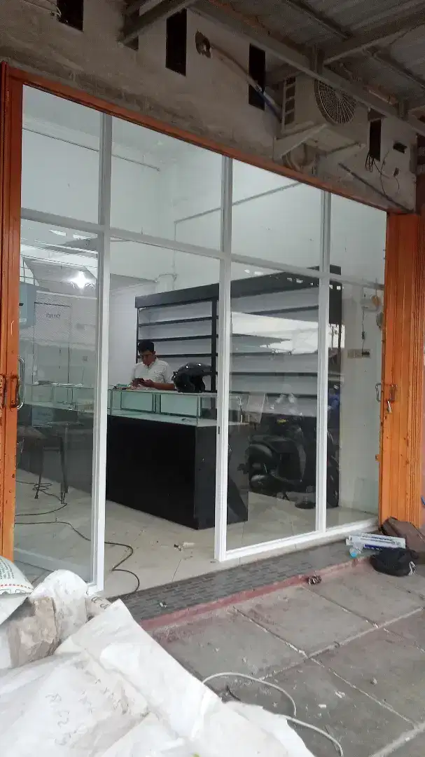 Bikin partisi kaca almanium murah