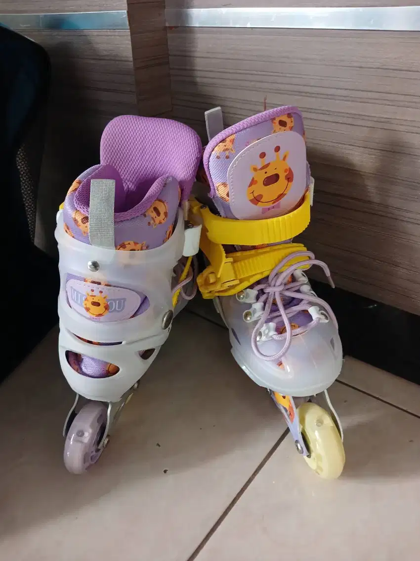 Sepatu Roda inline skate Anak Roda Menyala 4-12 tahun
