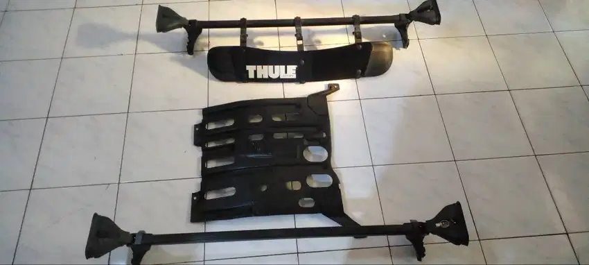 Thule untuk diatas mobil - ukuran tiang kurang lebih 100 cm