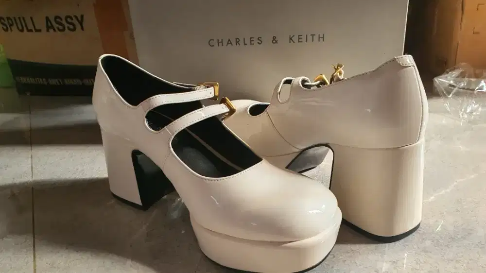 C&K sepatu putih size 36