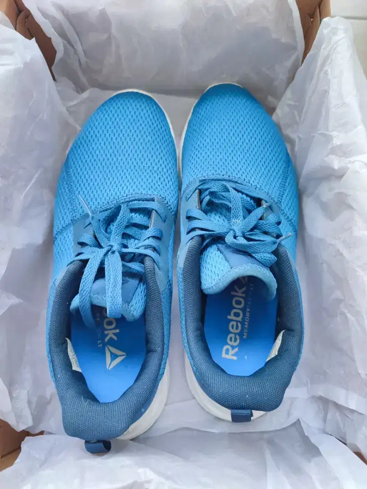 Sepatu Olahraga Reebok