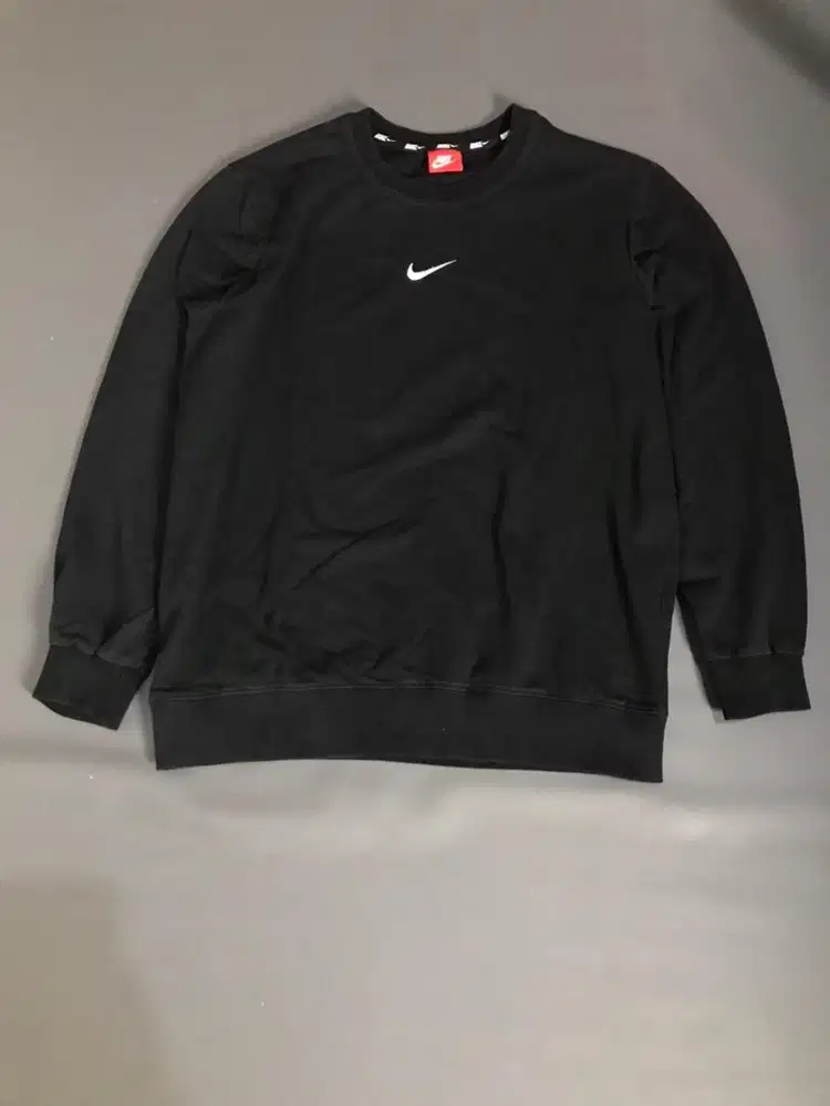 Crewneck Nike Hitam