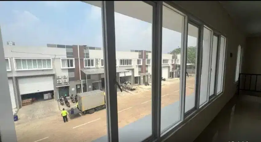 Gudang Ijin Industri Bebas Banjir di Eraprima Cipondoh, Tangerang