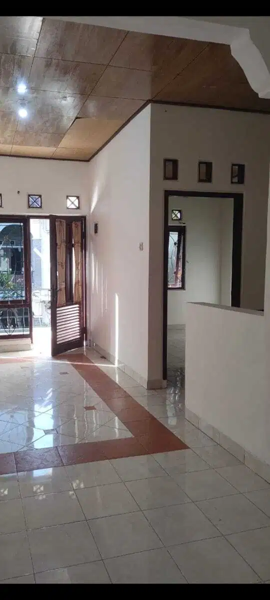 Rumah Lantai 2 Di Sekar Tunjung Gatsu Timur Dekat Living World Sanur