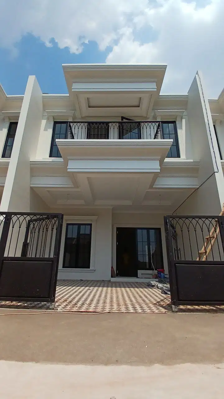 Di Jual Rumah 2 Lantai Samping Alun2 Kota Depok