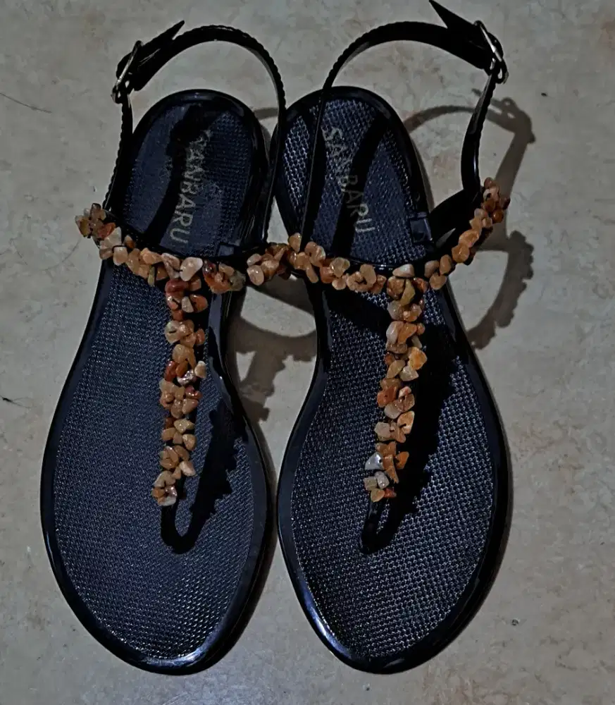 Sepatu sendal anti slip